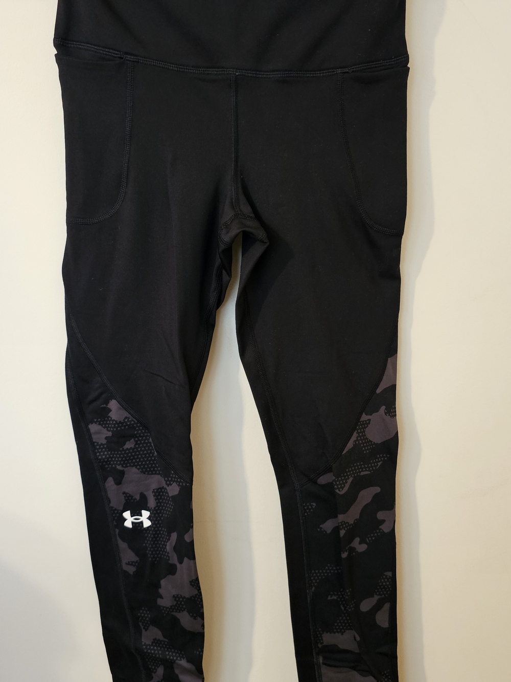 Under Armour Coldgear Women Size S Black and Gray Camo 7/8 Length Leggings